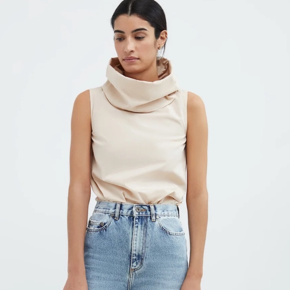 Elegant Cream Sleeveless Blouse - Picture 2 of 8